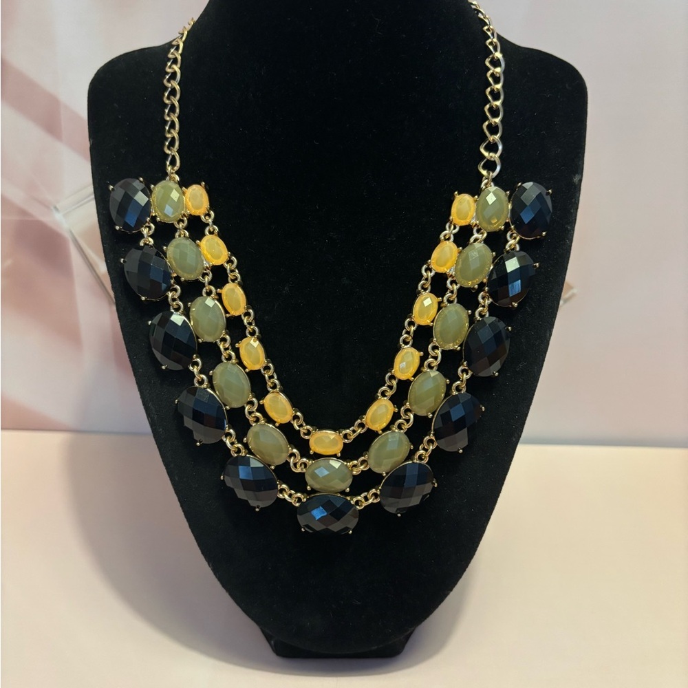 🌻Gold Tone Layered Acrylic Necklace 17”+3”
